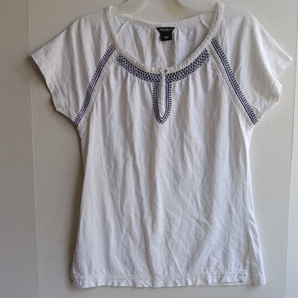 EDDIE BAUER WHITE SHORT-SLEEVE TEE WITH NAVY EMBROIDERY